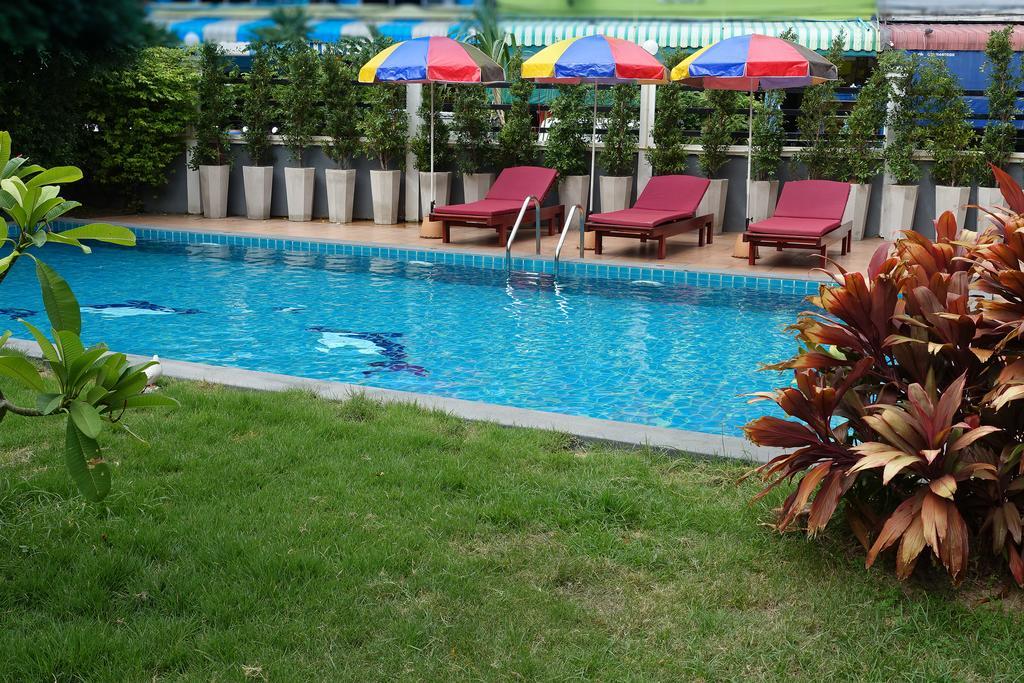 The Right Resort Pattaya Bagian luar foto