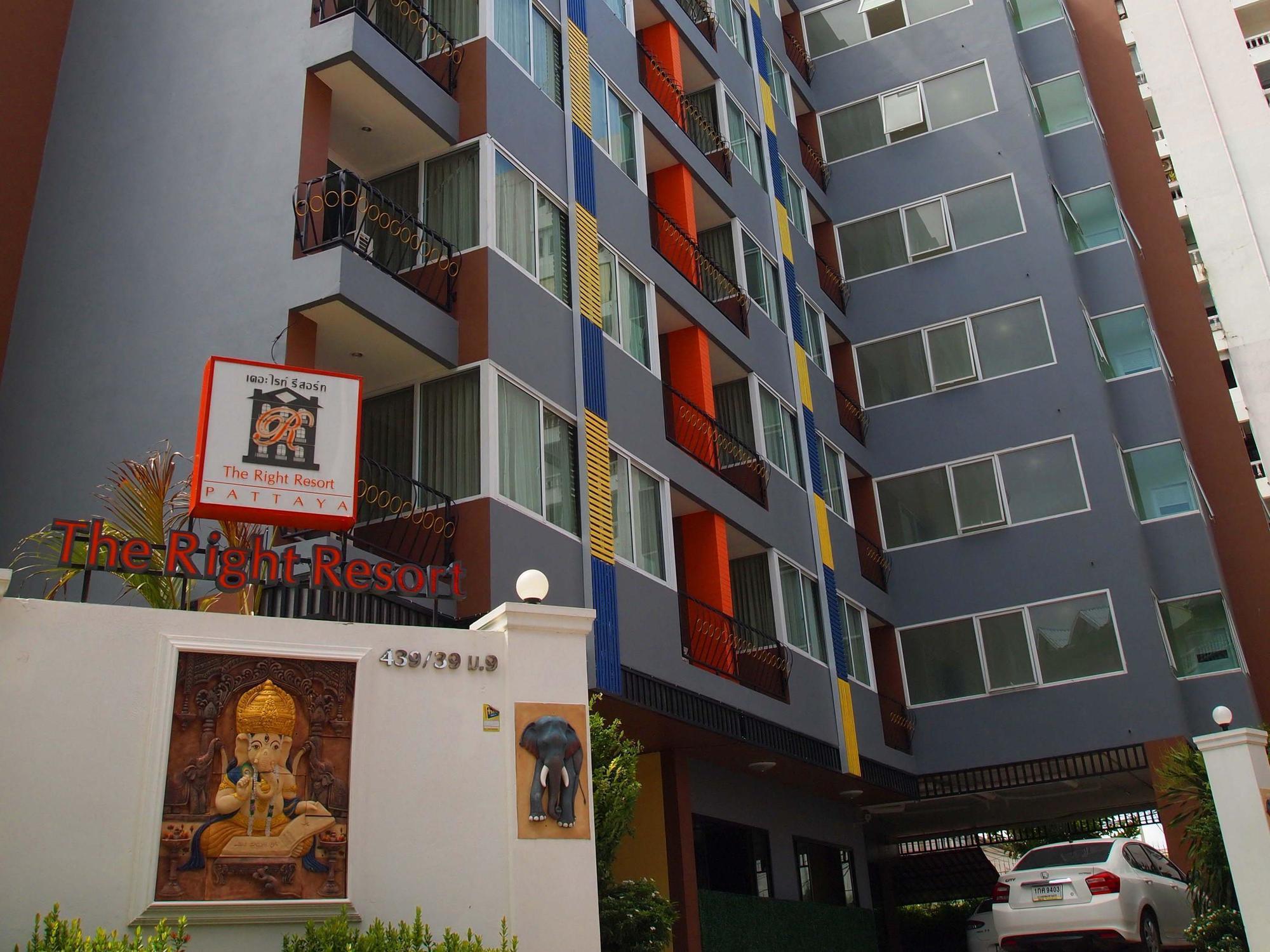 The Right Resort Pattaya Bagian luar foto
